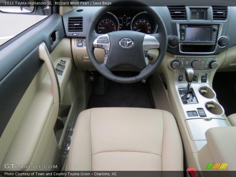 Blizzard White Pearl / Sand Beige 2013 Toyota Highlander SE