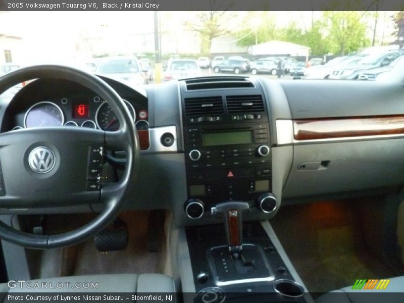 Black / Kristal Grey 2005 Volkswagen Touareg V6