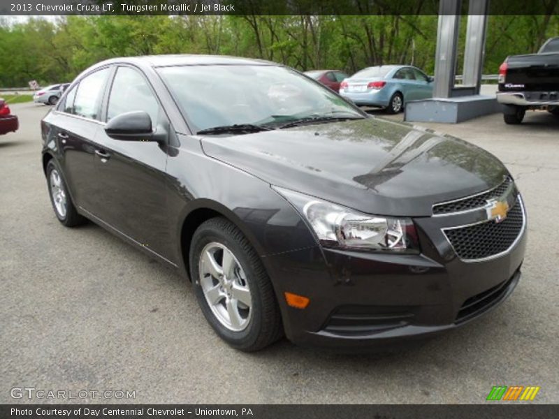 Front 3/4 View of 2013 Cruze LT