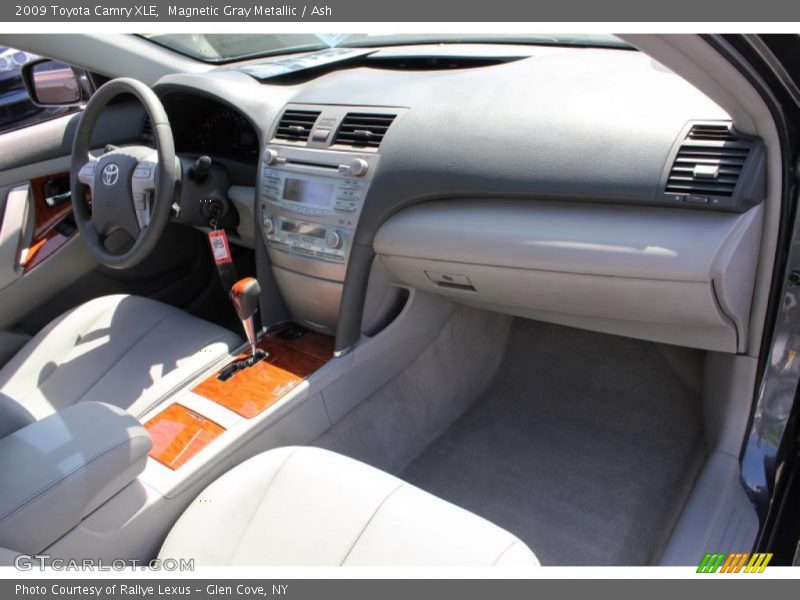 Magnetic Gray Metallic / Ash 2009 Toyota Camry XLE