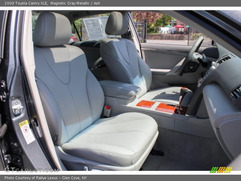 Magnetic Gray Metallic / Ash 2009 Toyota Camry XLE