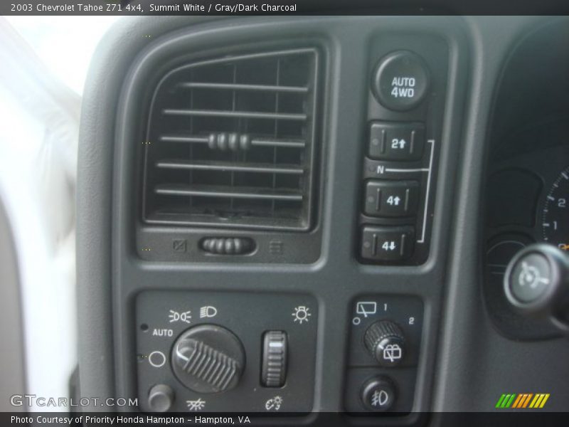 Summit White / Gray/Dark Charcoal 2003 Chevrolet Tahoe Z71 4x4