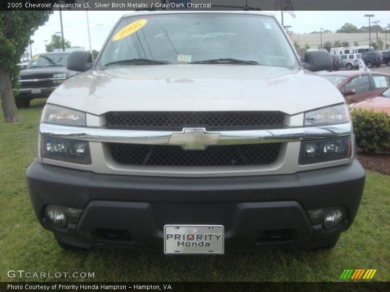 Silver Birch Metallic / Gray/Dark Charcoal 2005 Chevrolet Avalanche LS