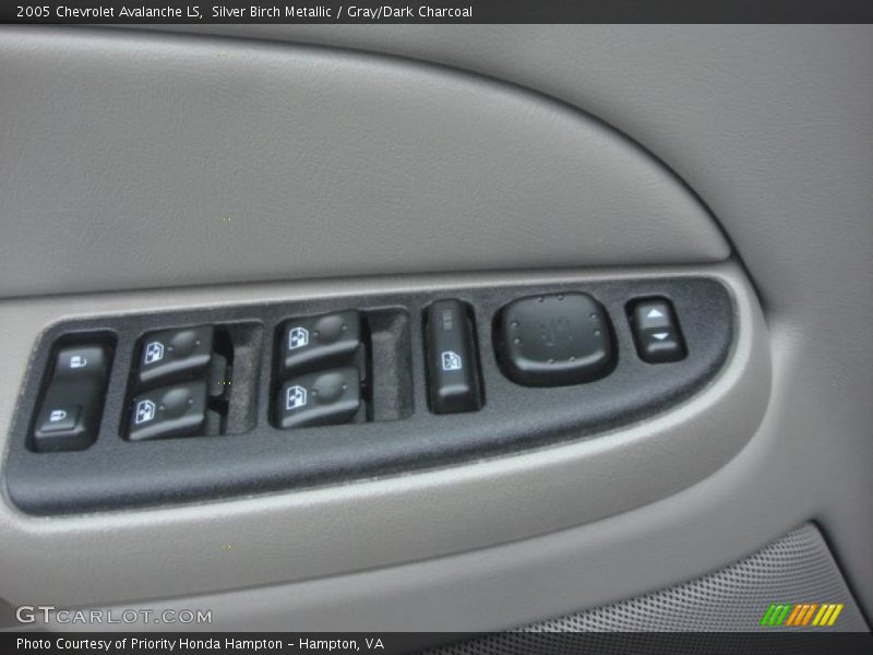 Silver Birch Metallic / Gray/Dark Charcoal 2005 Chevrolet Avalanche LS