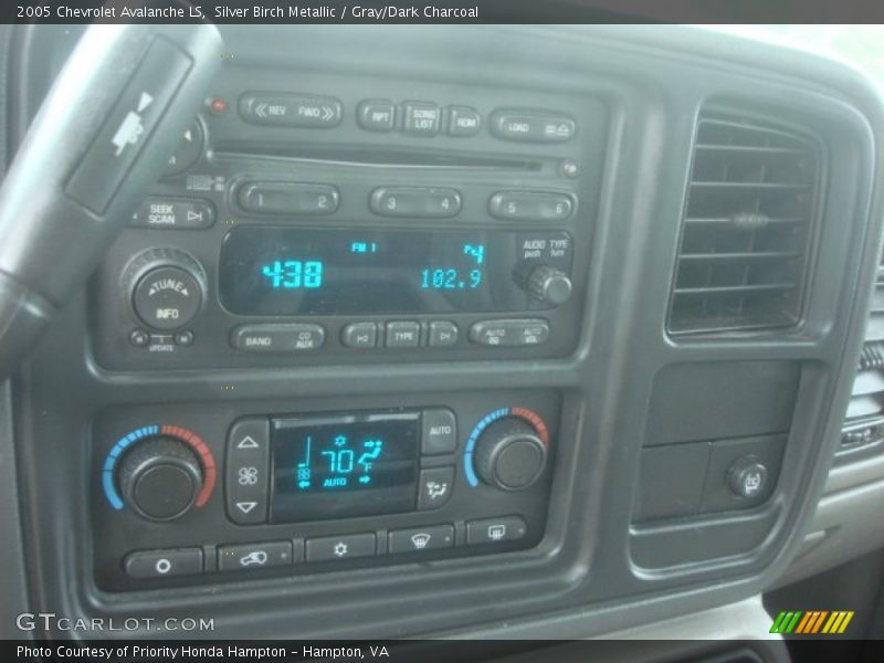 Silver Birch Metallic / Gray/Dark Charcoal 2005 Chevrolet Avalanche LS