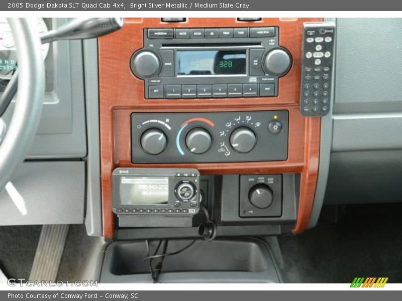 Bright Silver Metallic / Medium Slate Gray 2005 Dodge Dakota SLT Quad Cab 4x4