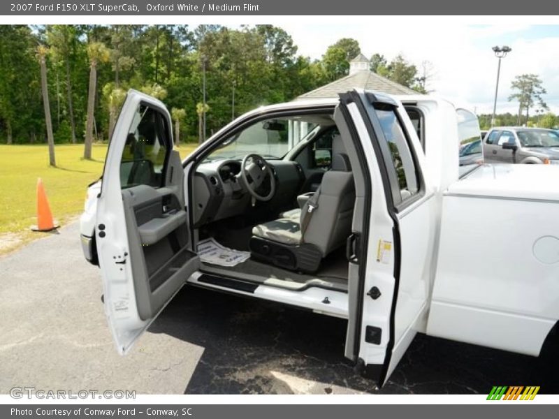 Oxford White / Medium Flint 2007 Ford F150 XLT SuperCab