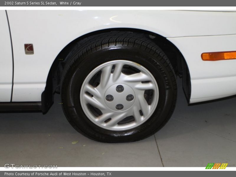 White / Gray 2002 Saturn S Series SL Sedan
