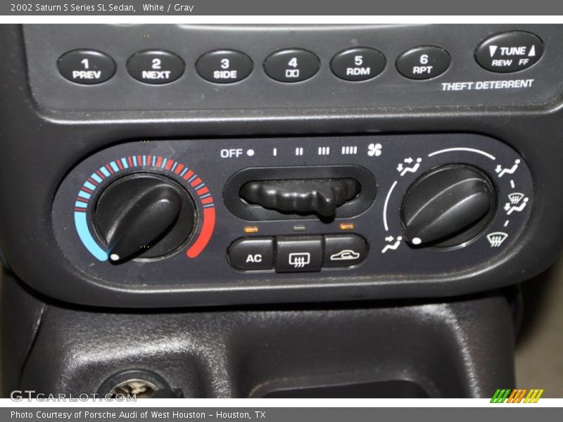 White / Gray 2002 Saturn S Series SL Sedan