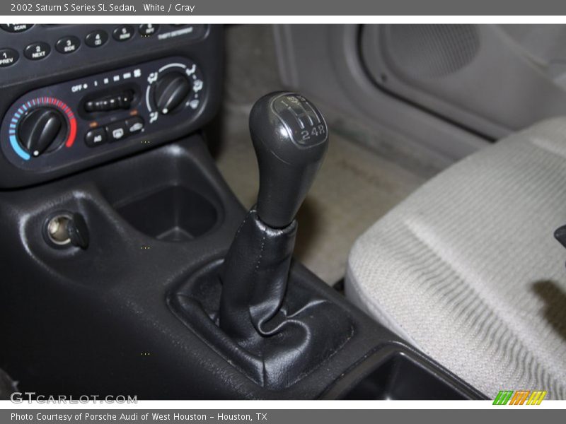 White / Gray 2002 Saturn S Series SL Sedan