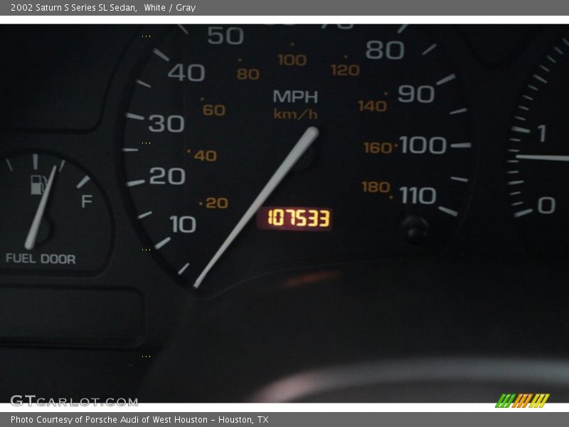 White / Gray 2002 Saturn S Series SL Sedan