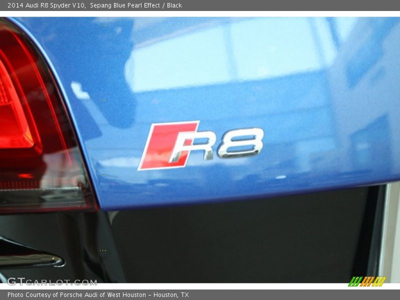 R8 - 2014 Audi R8 Spyder V10