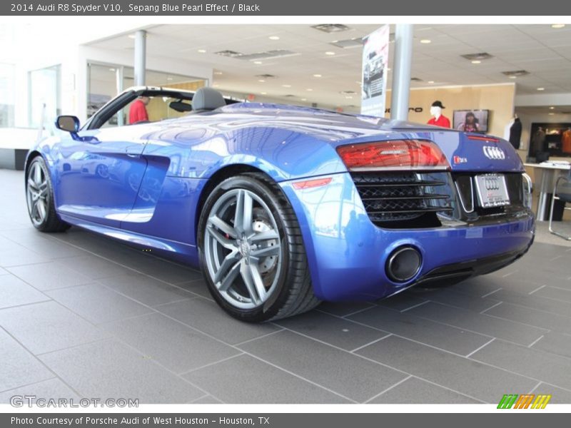 Sepang Blue Pearl Effect / Black 2014 Audi R8 Spyder V10