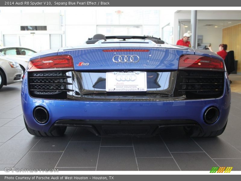 Sepang Blue Pearl Effect / Black 2014 Audi R8 Spyder V10