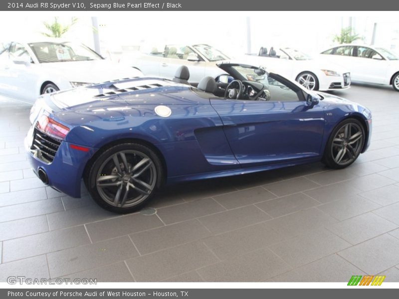  2014 R8 Spyder V10 Sepang Blue Pearl Effect