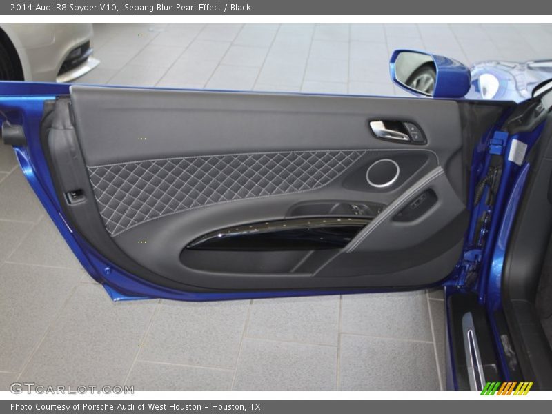Door Panel of 2014 R8 Spyder V10