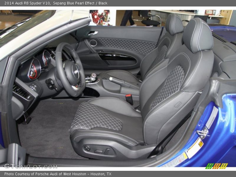 Front Seat of 2014 R8 Spyder V10