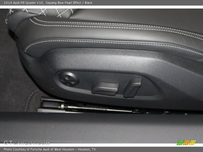 Controls of 2014 R8 Spyder V10