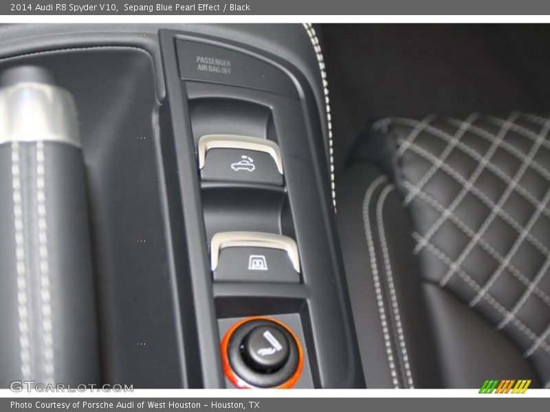 Controls of 2014 R8 Spyder V10