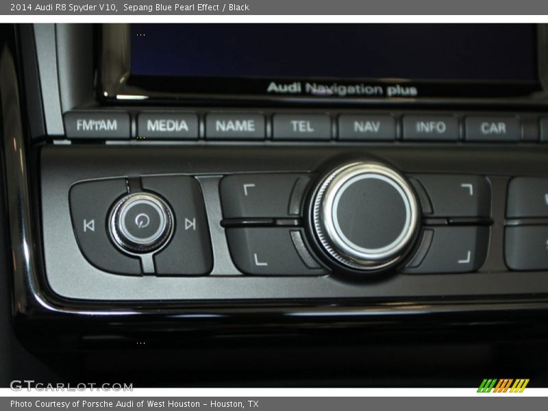 Controls of 2014 R8 Spyder V10