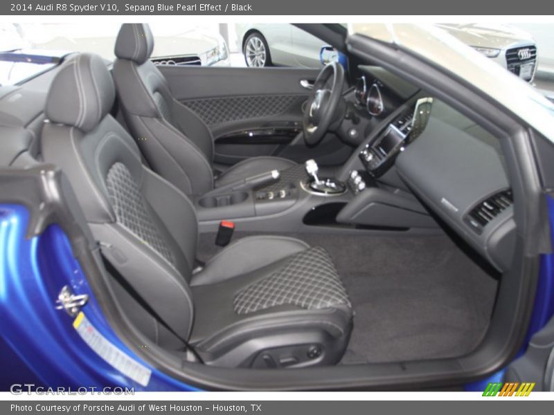  2014 R8 Spyder V10 Black Interior