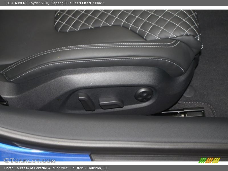 Controls of 2014 R8 Spyder V10