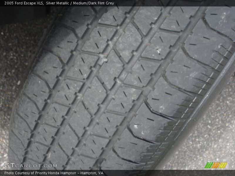 Silver Metallic / Medium/Dark Flint Grey 2005 Ford Escape XLS