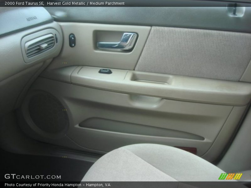 Harvest Gold Metallic / Medium Parchment 2000 Ford Taurus SE