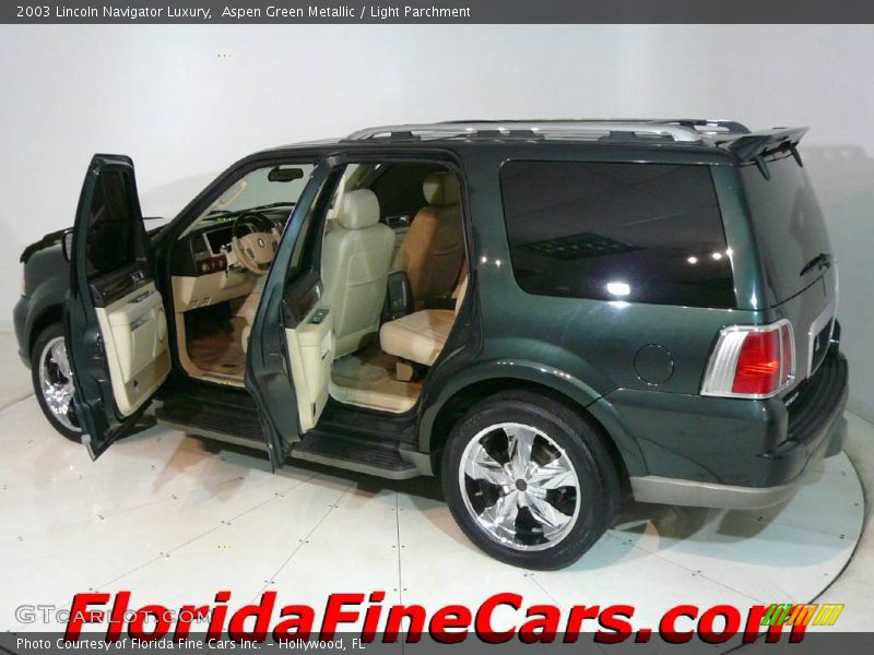 Aspen Green Metallic / Light Parchment 2003 Lincoln Navigator Luxury