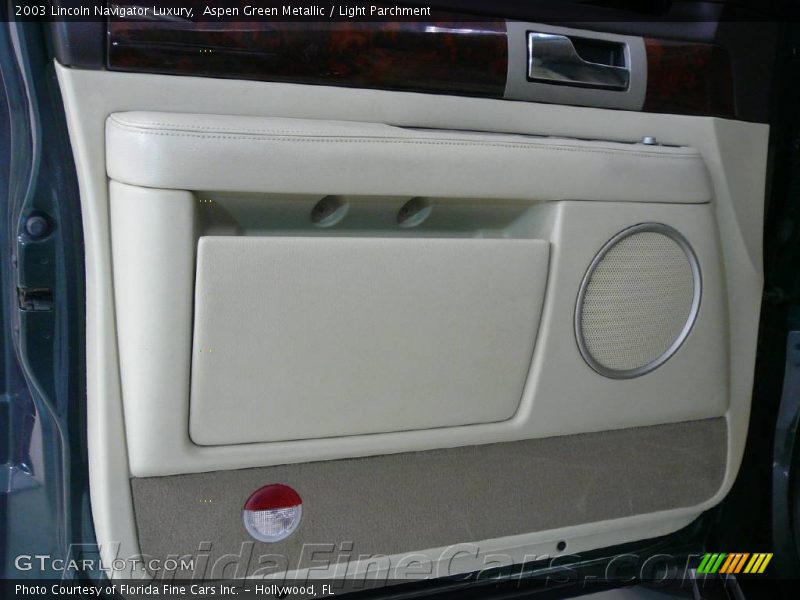 Aspen Green Metallic / Light Parchment 2003 Lincoln Navigator Luxury