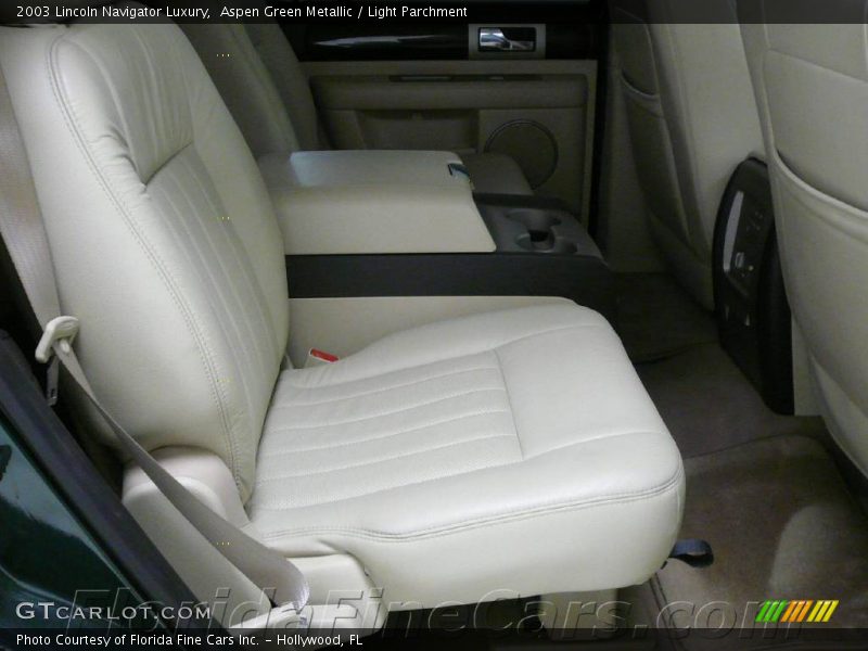 Aspen Green Metallic / Light Parchment 2003 Lincoln Navigator Luxury