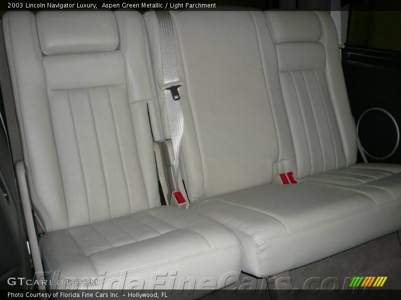 Aspen Green Metallic / Light Parchment 2003 Lincoln Navigator Luxury