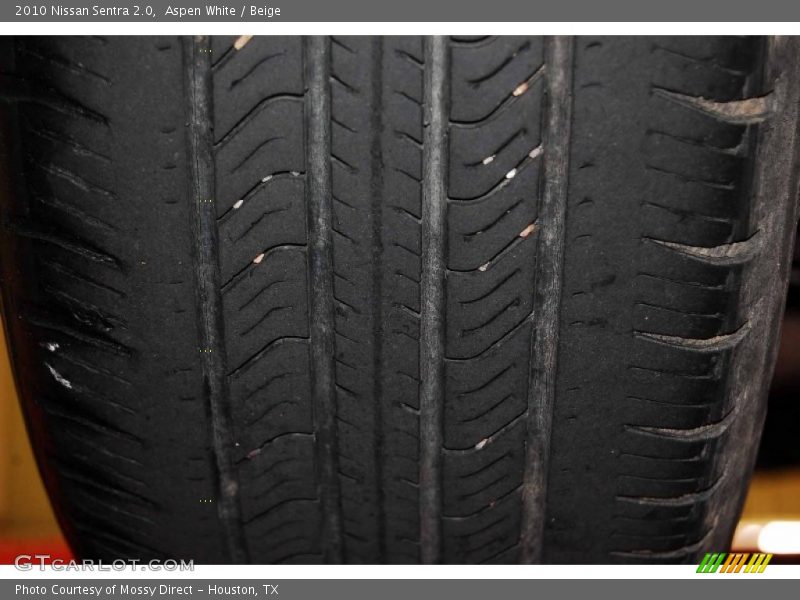Aspen White / Beige 2010 Nissan Sentra 2.0