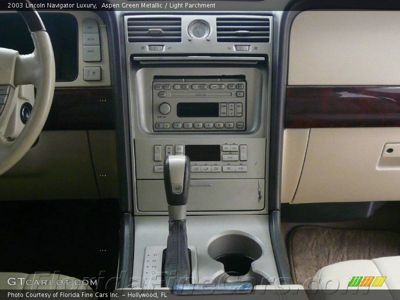 Aspen Green Metallic / Light Parchment 2003 Lincoln Navigator Luxury