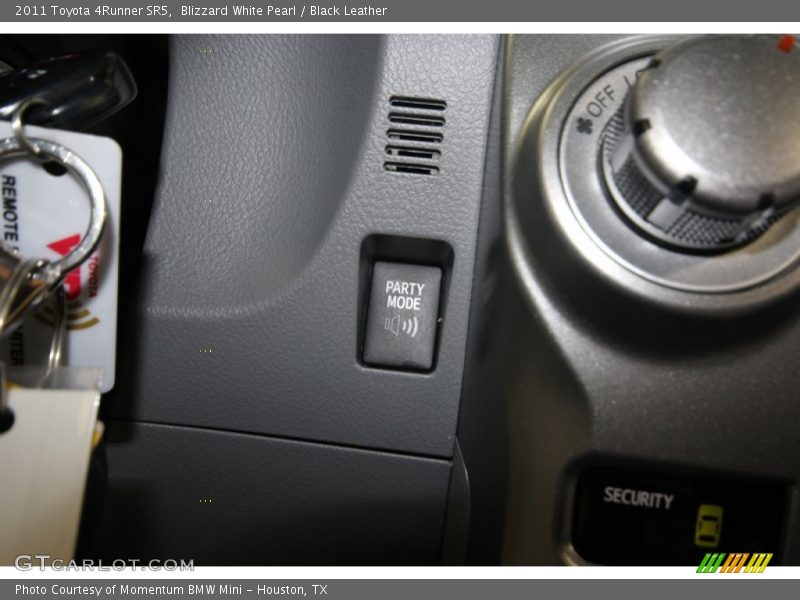 Blizzard White Pearl / Black Leather 2011 Toyota 4Runner SR5