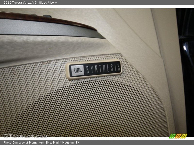 Black / Ivory 2010 Toyota Venza V6