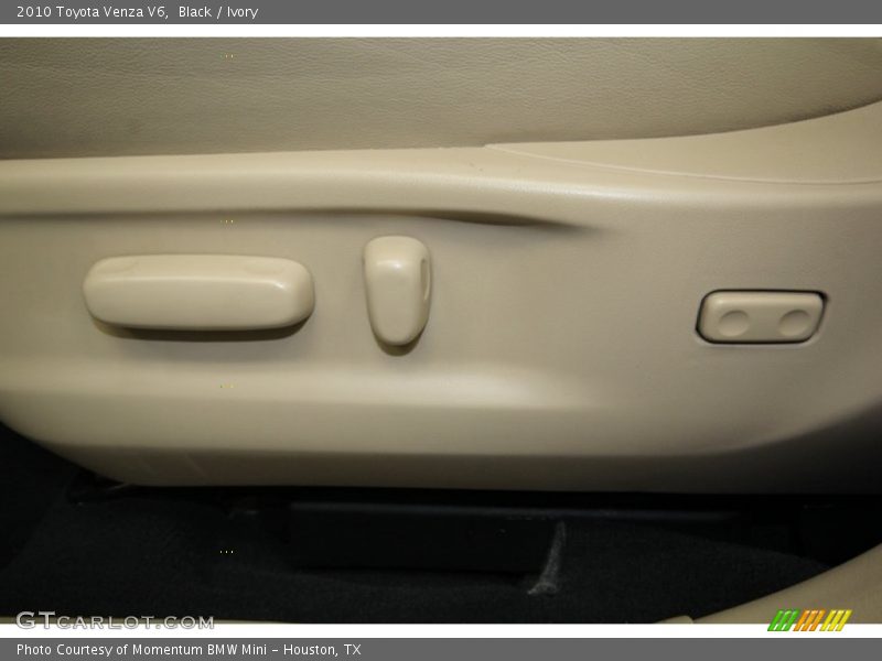 Black / Ivory 2010 Toyota Venza V6