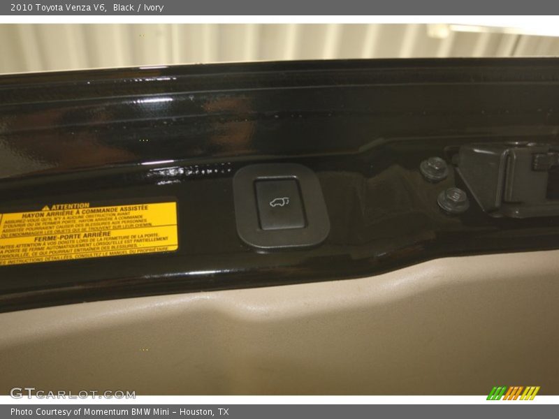Black / Ivory 2010 Toyota Venza V6