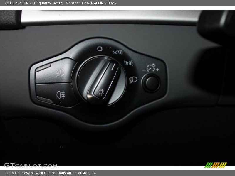 Controls of 2013 S4 3.0T quattro Sedan