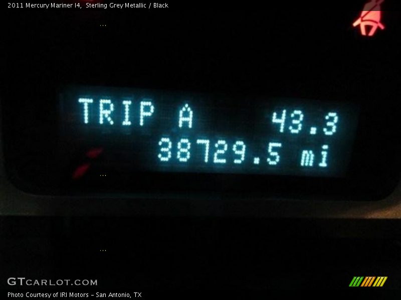 Sterling Grey Metallic / Black 2011 Mercury Mariner I4