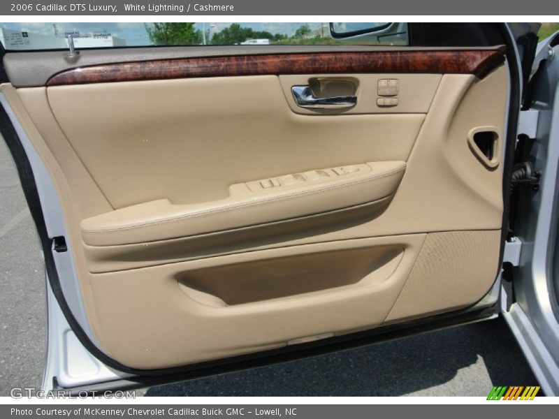 Door Panel of 2006 DTS Luxury