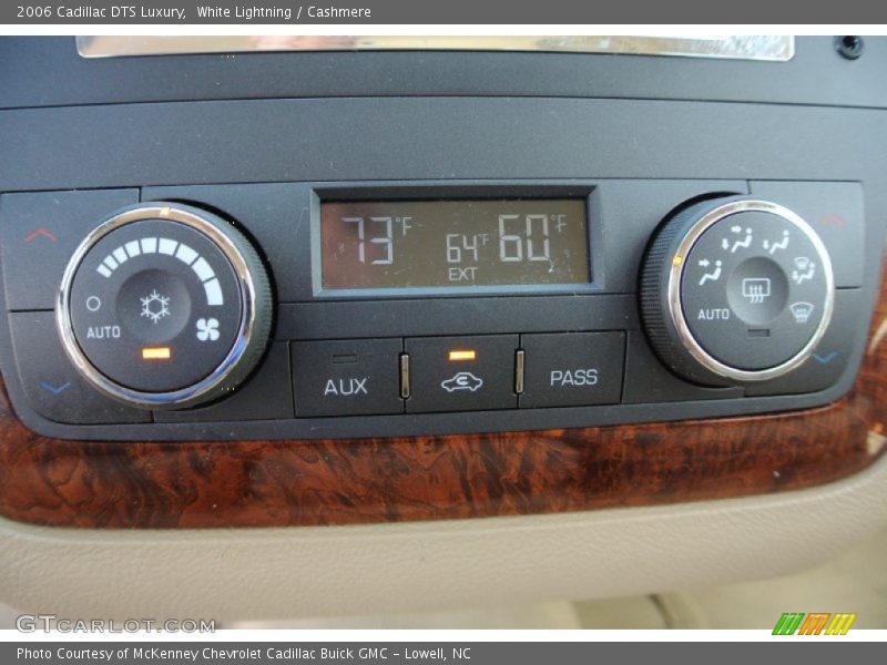 Controls of 2006 DTS Luxury