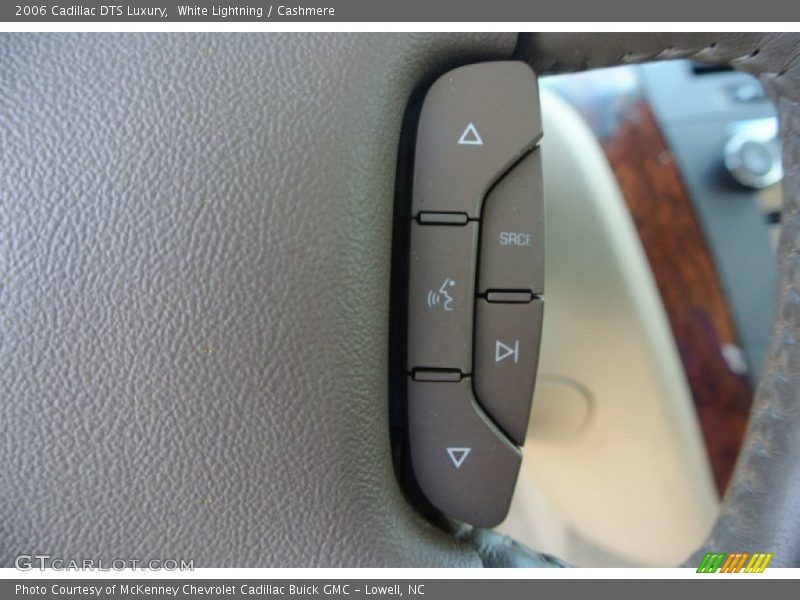 White Lightning / Cashmere 2006 Cadillac DTS Luxury