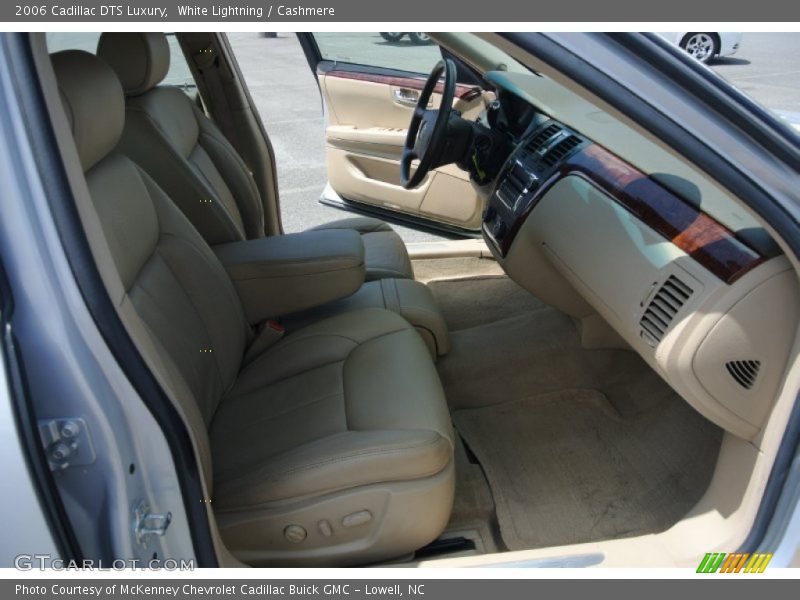 White Lightning / Cashmere 2006 Cadillac DTS Luxury