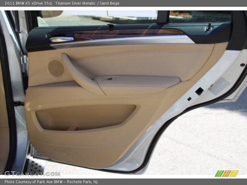 Titanium Silver Metallic / Sand Beige 2011 BMW X5 xDrive 35d
