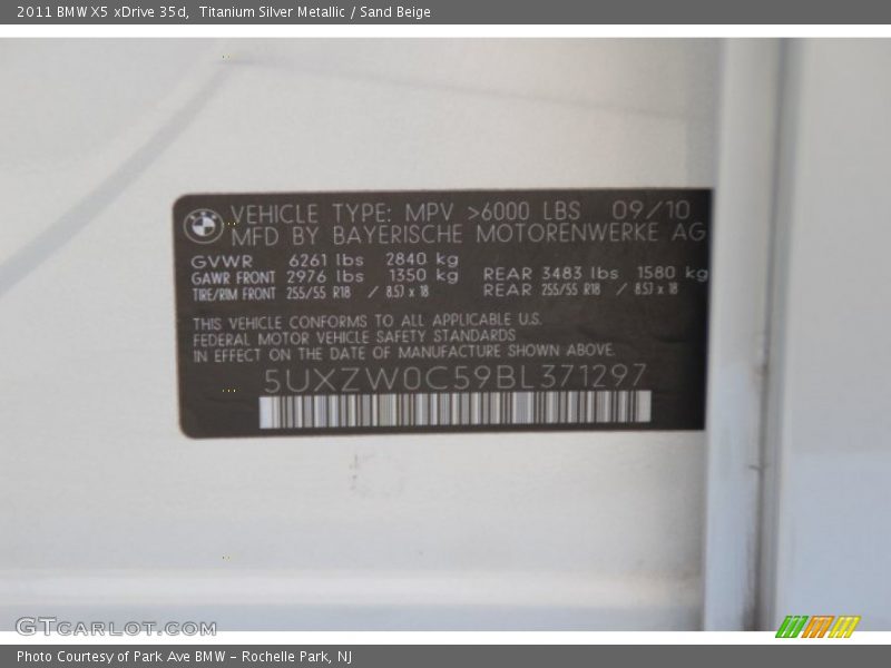 Titanium Silver Metallic / Sand Beige 2011 BMW X5 xDrive 35d