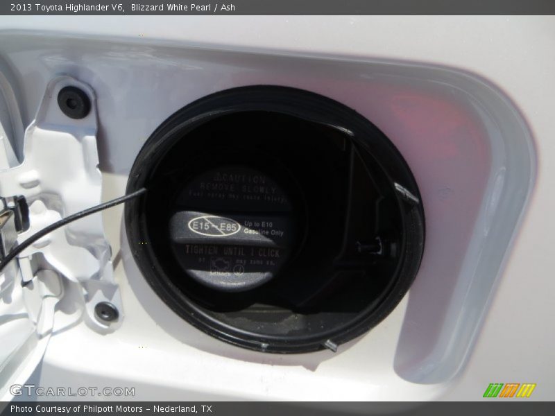 Blizzard White Pearl / Ash 2013 Toyota Highlander V6
