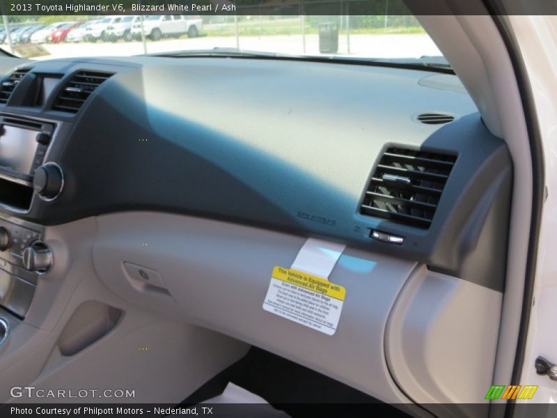 Blizzard White Pearl / Ash 2013 Toyota Highlander V6