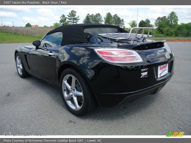 Black Onyx / Red 2007 Saturn Sky Roadster