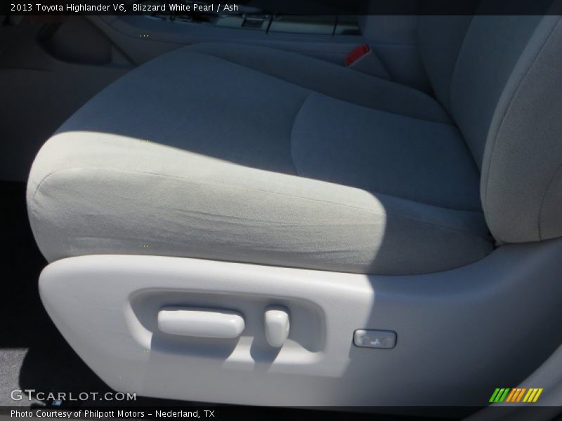 Blizzard White Pearl / Ash 2013 Toyota Highlander V6